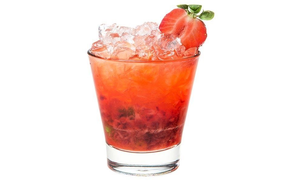 Коктейль Кайпиринья клубничная
